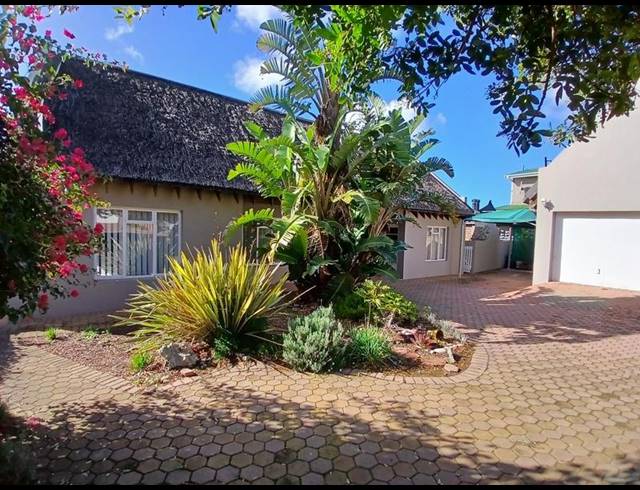 6 BEDROOM HOUSE FOR SALE IN STILBAAI-WES